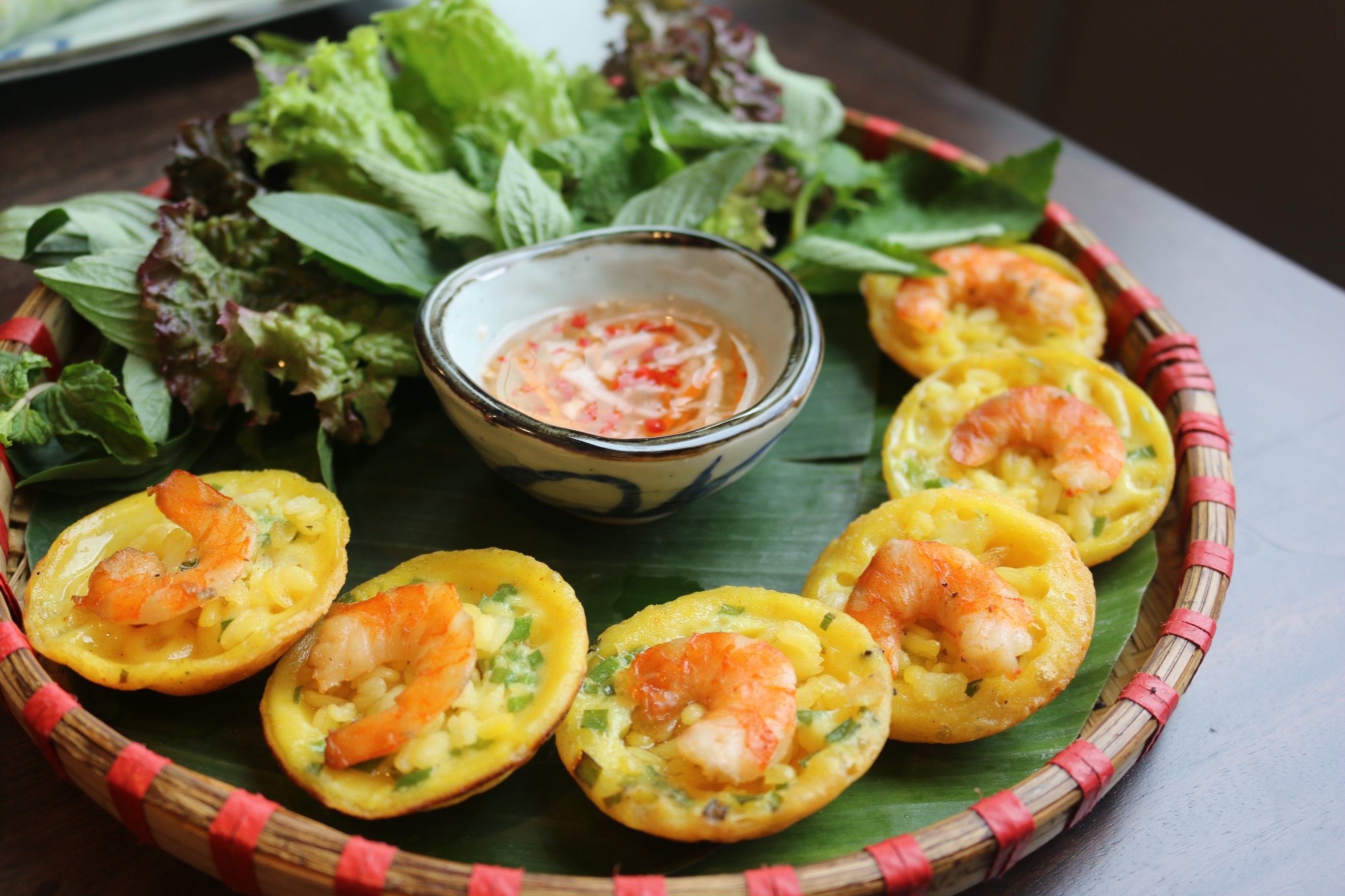 Thuong thuc buffet met hon 50 mon Viet giua long TP.HCM hinh anh