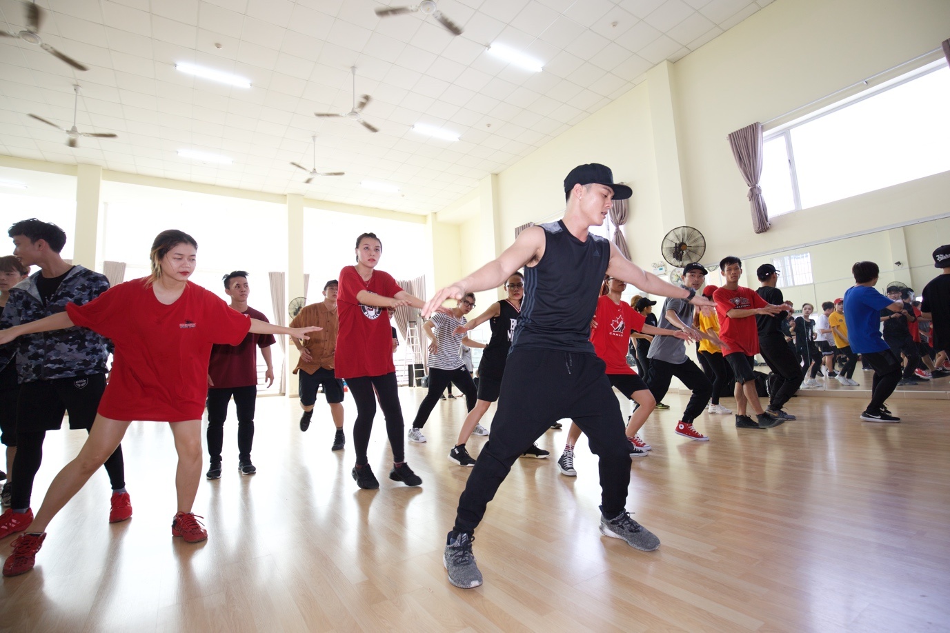 18 thi sinh BeU+ with Honda san sang cho dem chung ket hinh anh