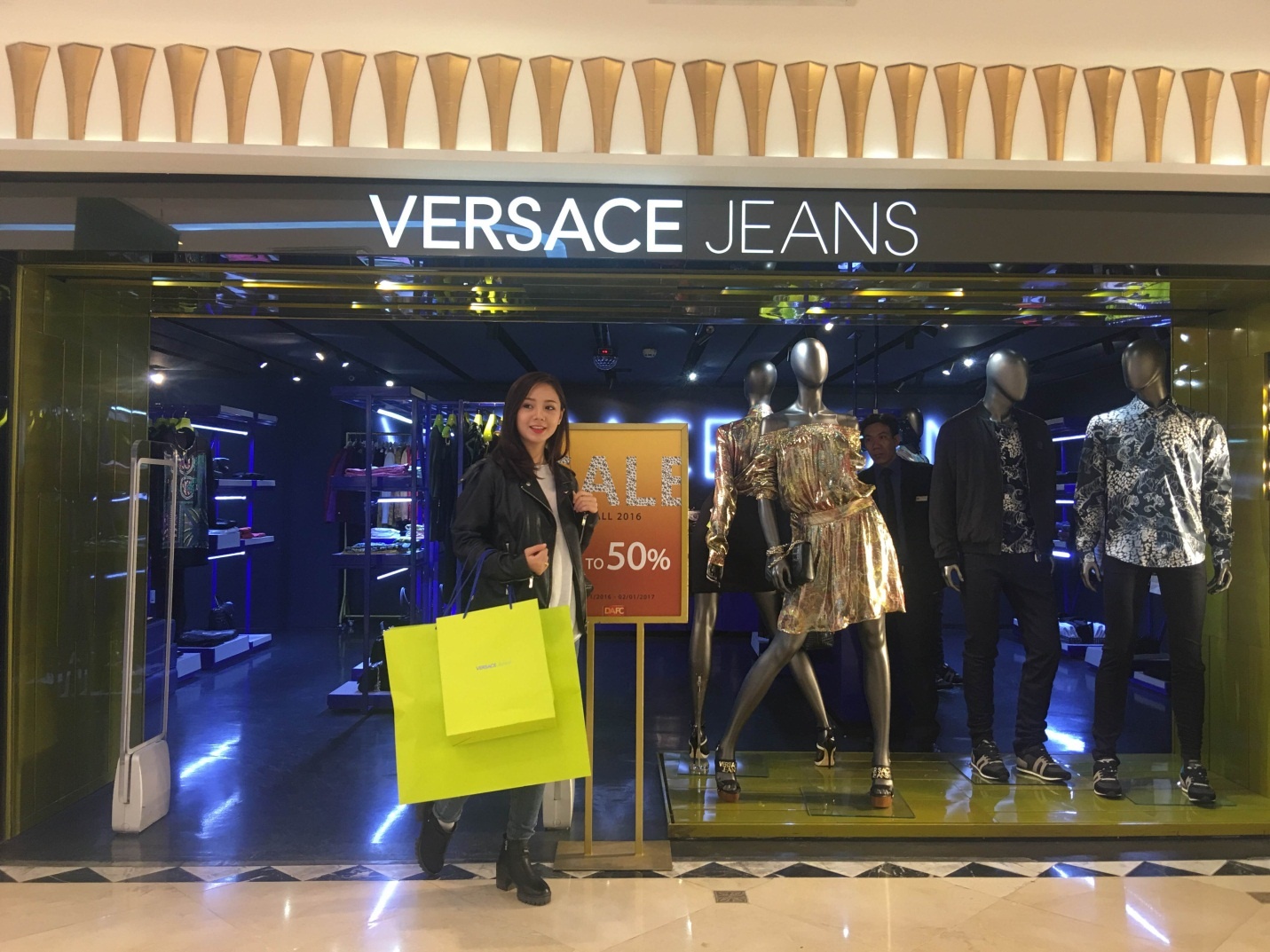 Trang Tien Plaza,  Quynh Kool anh 3