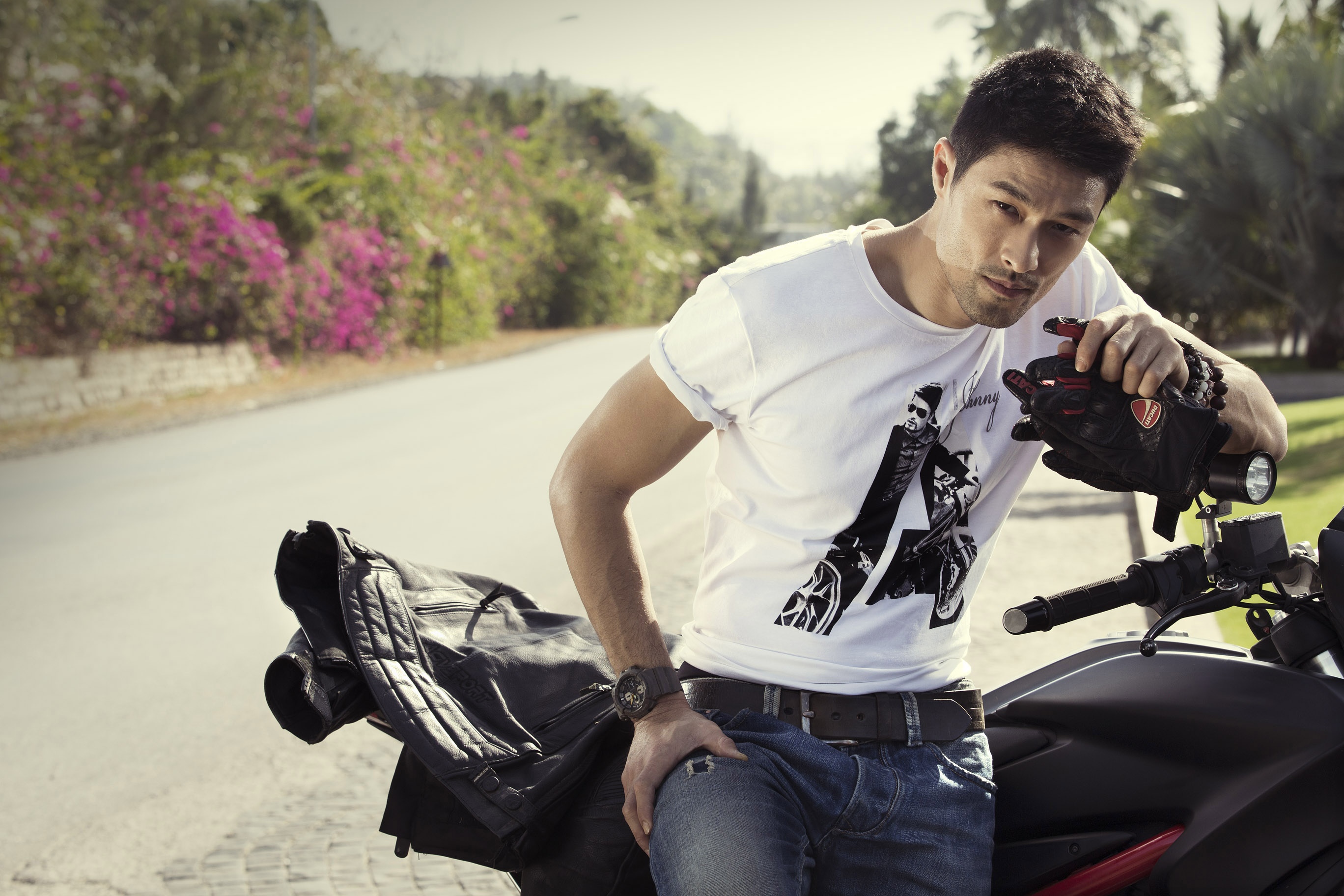 Johnny Tri Nguyen: 'Toi co 3 dam me la vo, phim va moto' hinh anh