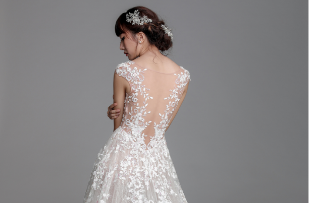 Chung Thanh Phong ra BST vay cuoi ren 2017 hinh anh