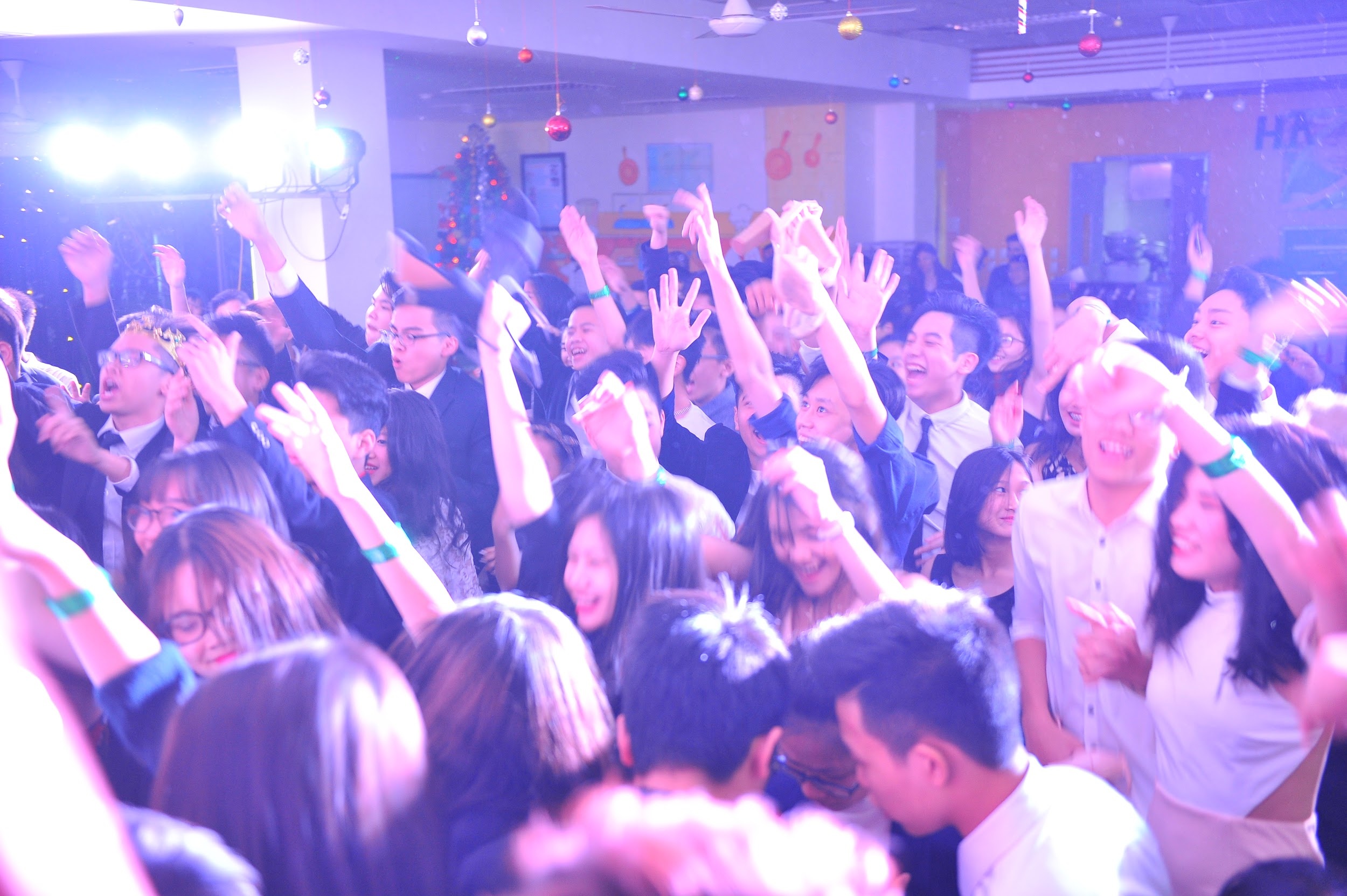 Da tiec Giang sinh an tuong tai truong quoc te Hanoi Academy hinh anh