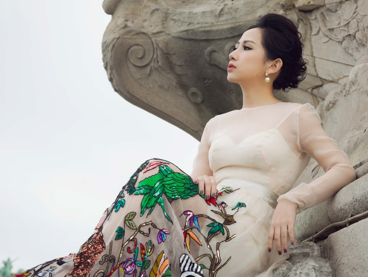 Fashionista Tram Nguyen chi tien ty cho bo anh tai chau Au hinh anh