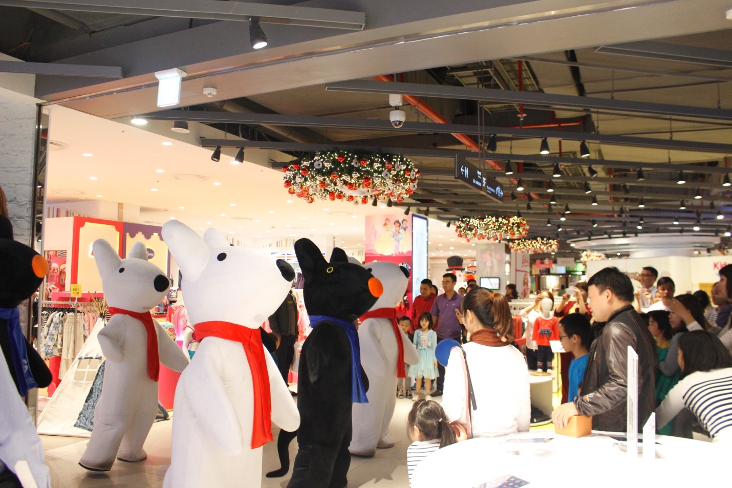 Lotte Department Store,  Giang sinh anh 3