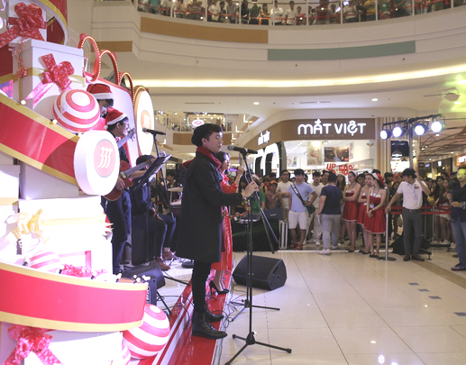 Don nam moi voi Miu Le, Vu Cat Tuong tai AEON Mall hinh anh