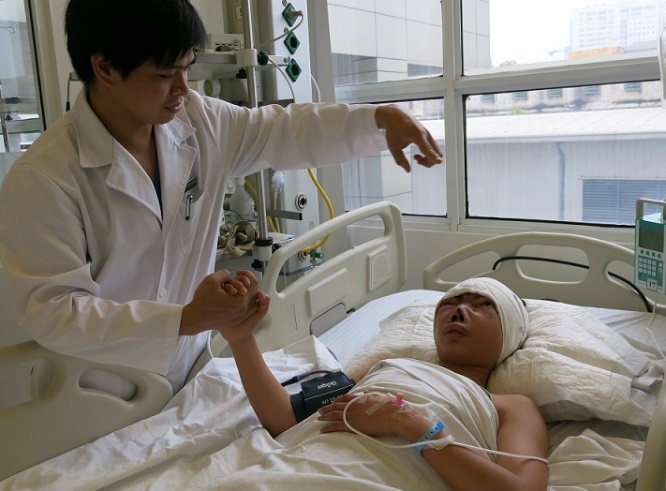 8 nam cua cau be khong co mat anh 5