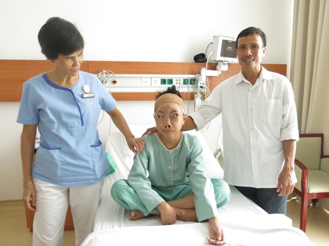 8 nam cua cau be khong co mat anh 6