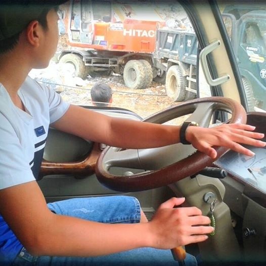 8 nam cua cau be khong co mat anh 8