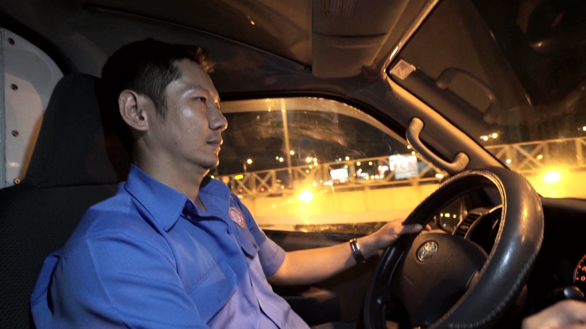 Nguoi lai xe cuu thuong 6 nam don giao thua sau vo lang hinh anh