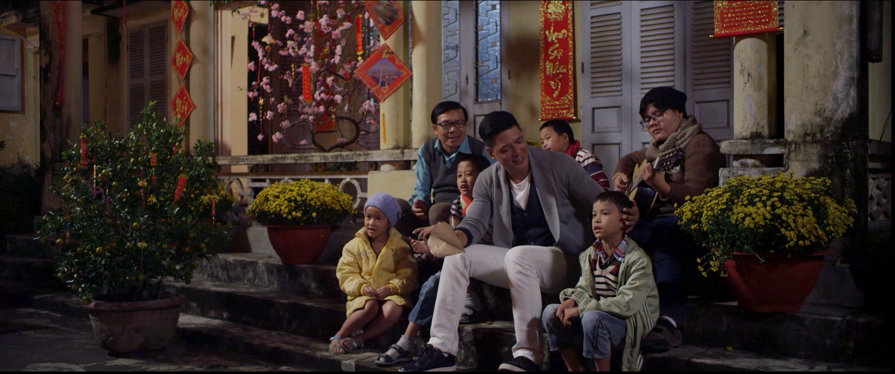 Bình Minh xúc động khi đóng phim ngắn Tết ảnh 2 Binh Minh xuc dong khi dong phim ngan Tet anh 2