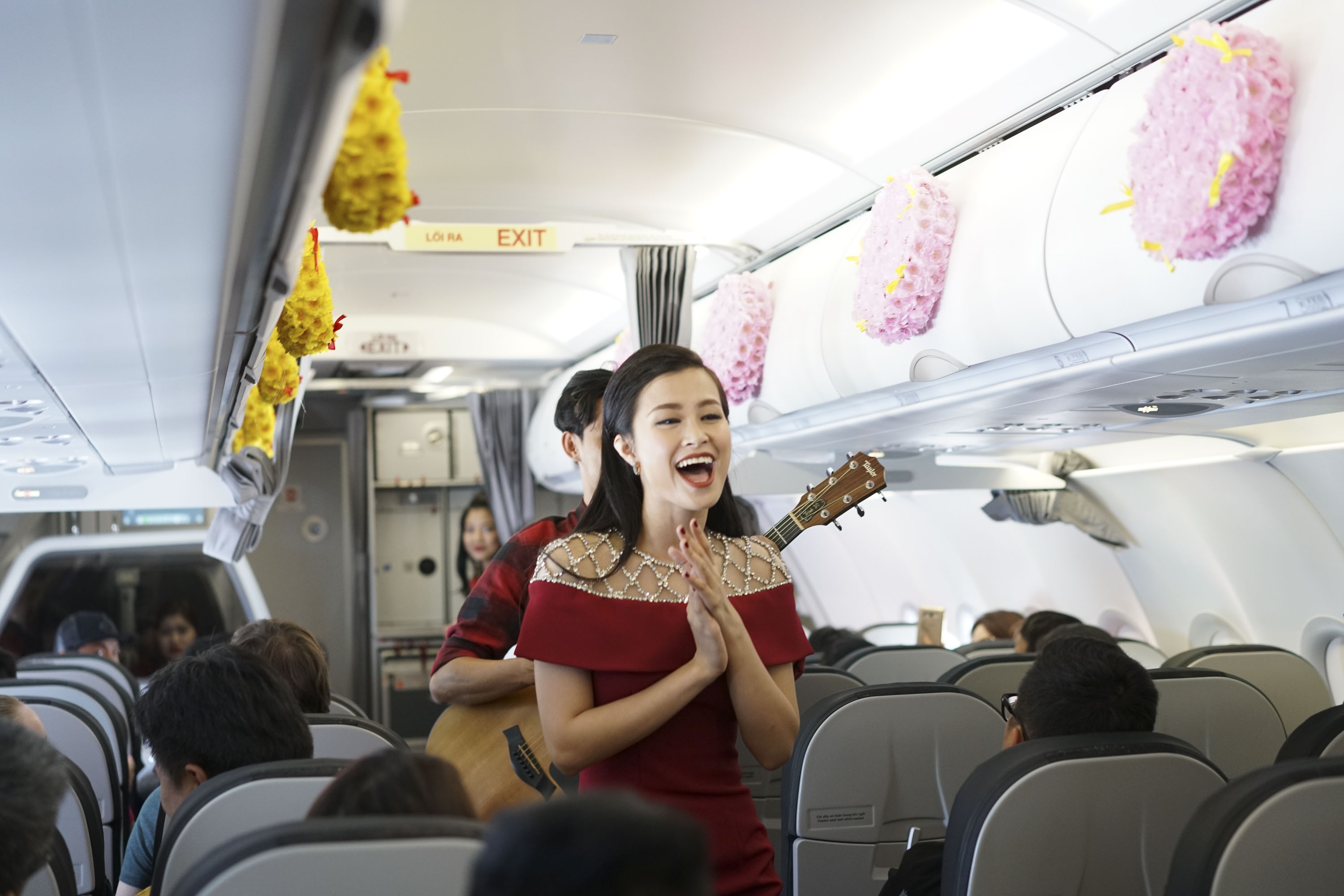 Nescafe,  Dong Nhi,  Ong Cao Thang anh 1