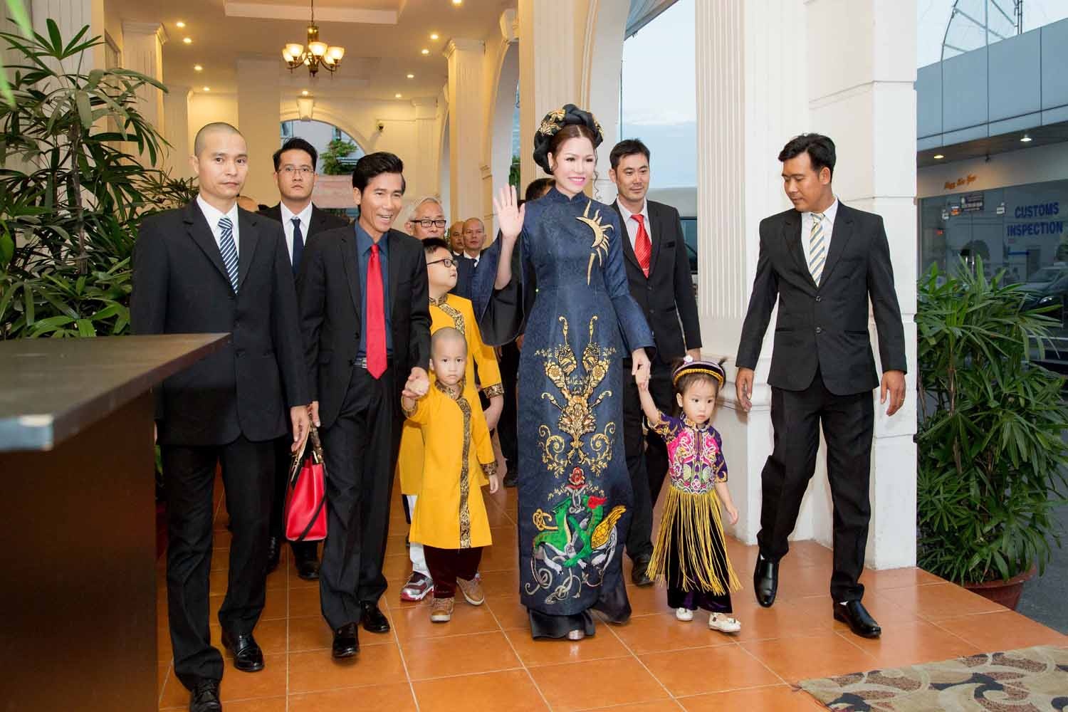 Tap doan Bao ve Long Hoang,  Hoa hau Quy ba Bui Thi anh 9