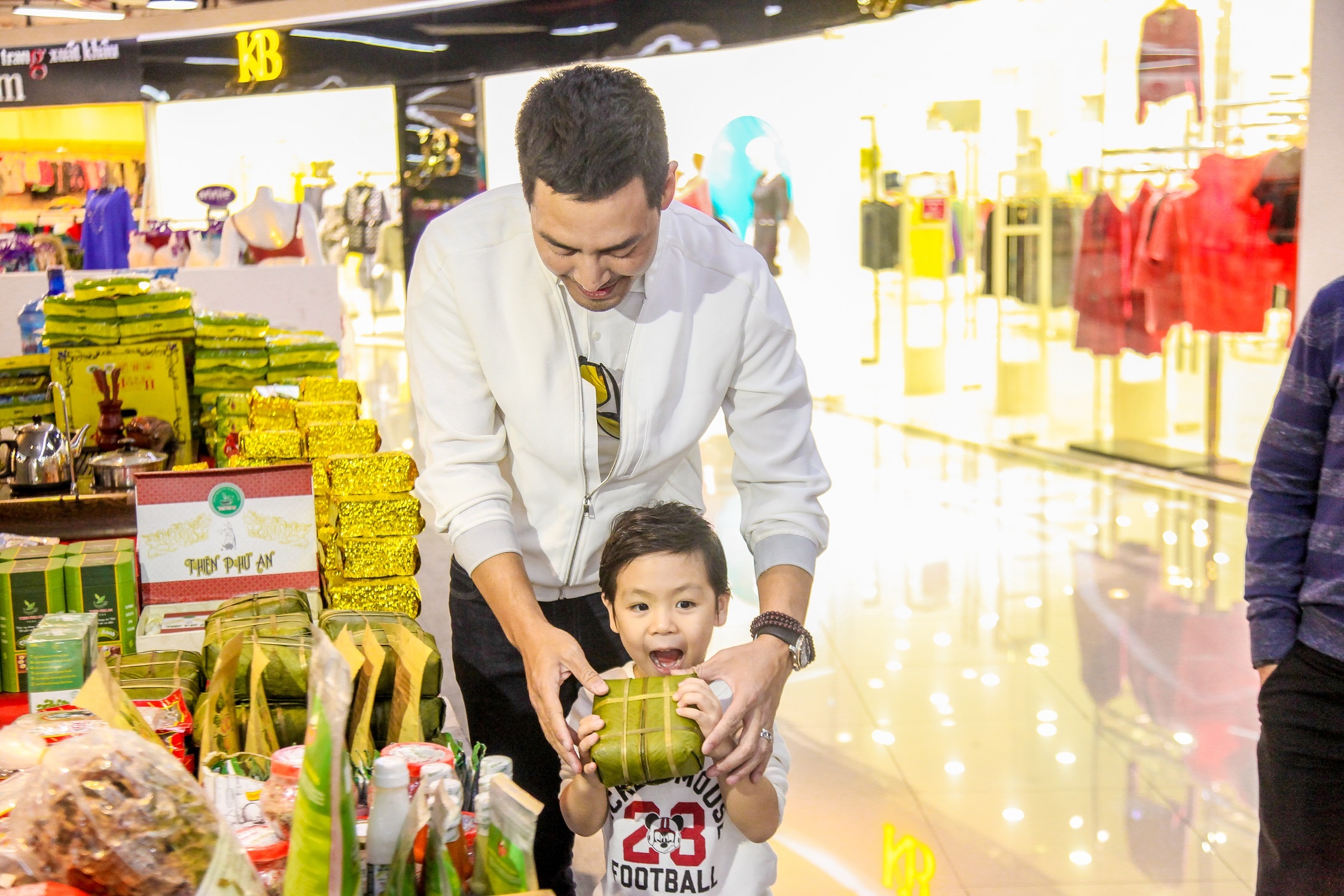 Hoi cho xuan Mipec Long Bien anh 4