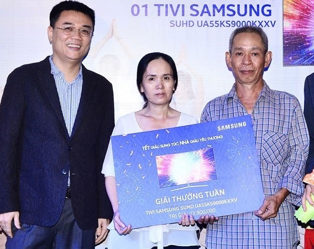 Samsung trao giai Tet ty phu cho 2 khach hang dau tien hinh anh