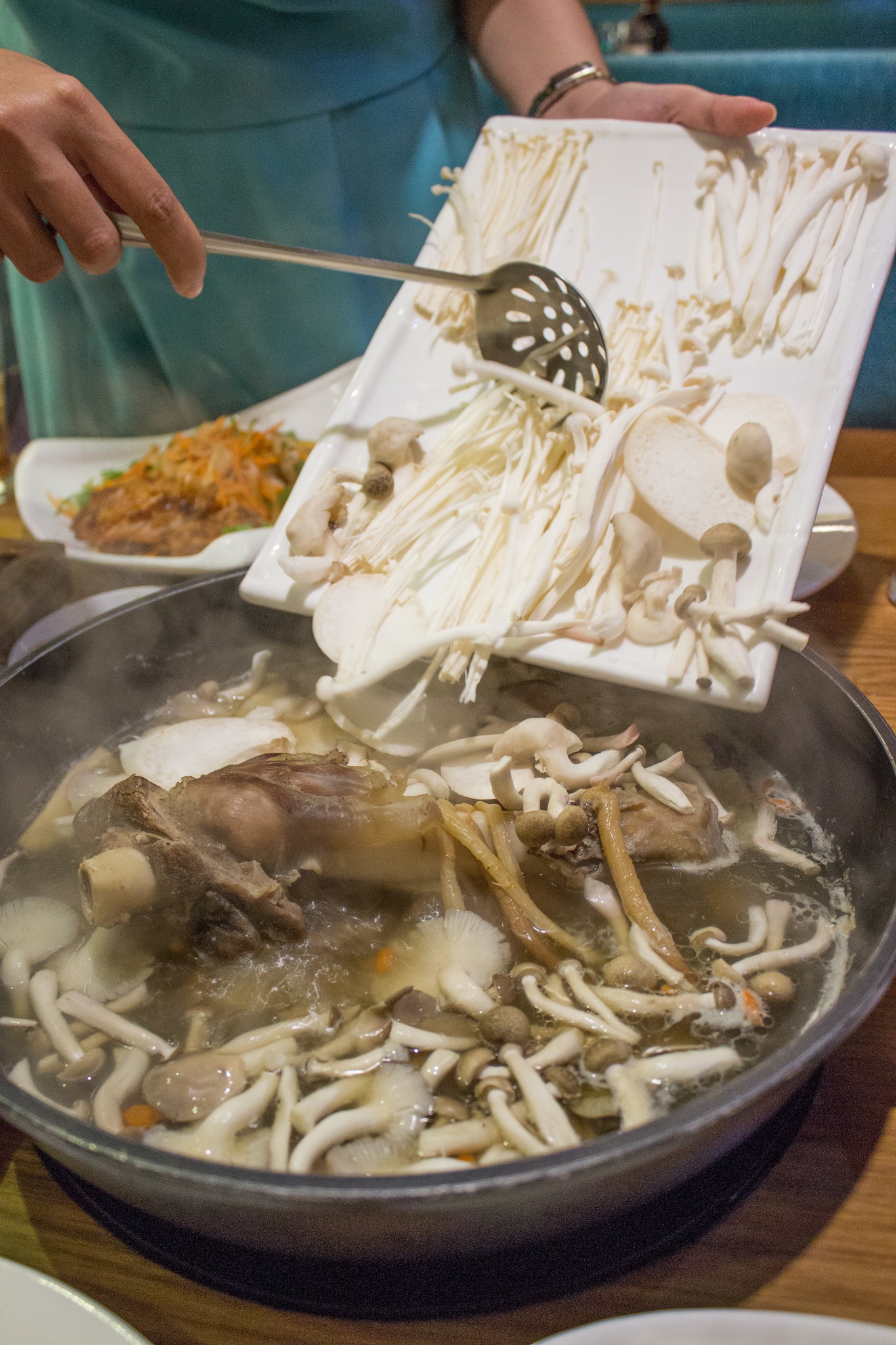 Ba Con Cừu,  lẩu đùi cừu  ảnh 7 Ba Con Cuu,  lau dui cuu anh 7