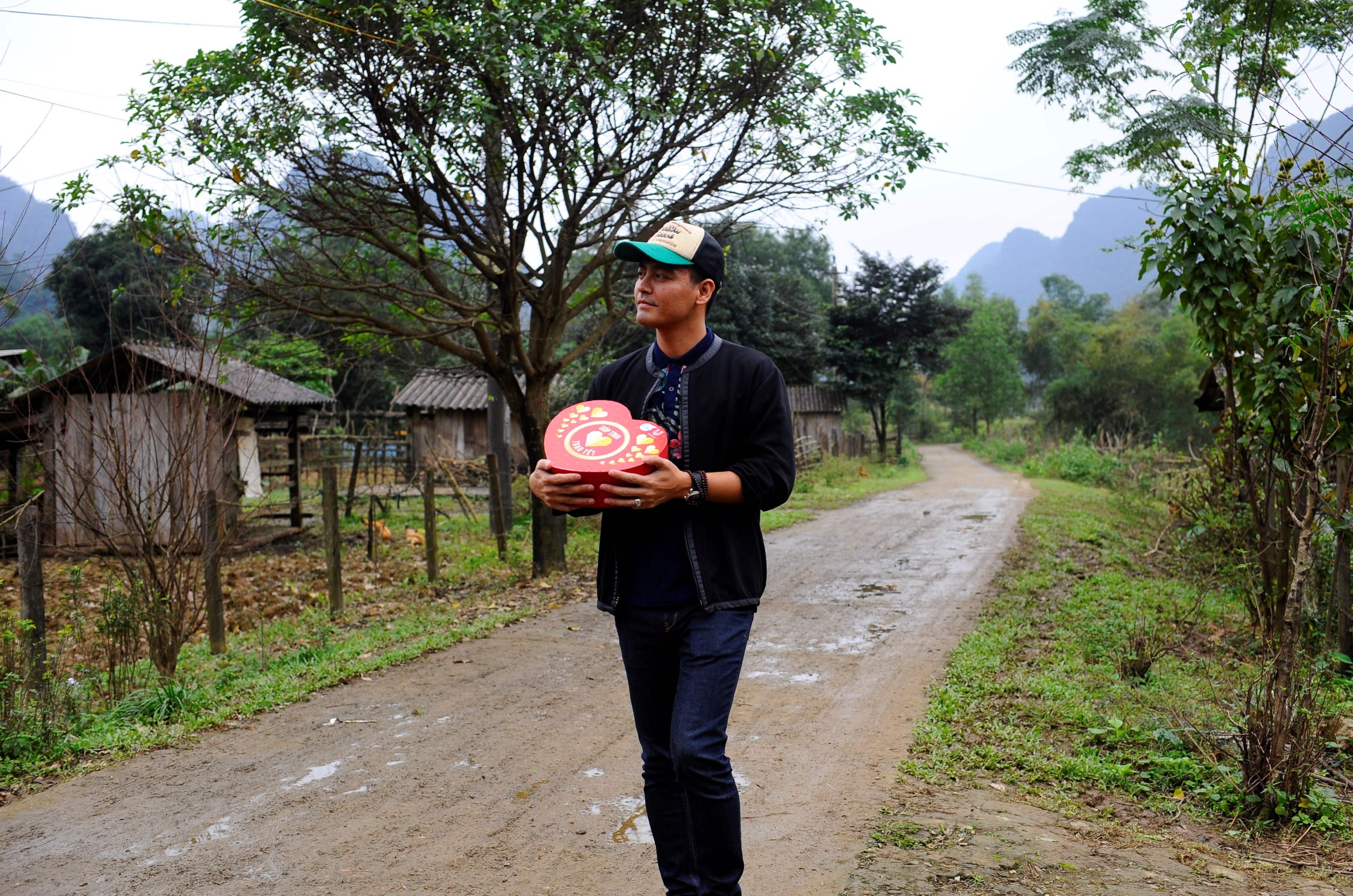 Phan Anh: 'Toi muon trao Tet cho ba con vung lu mien Trung' hinh anh