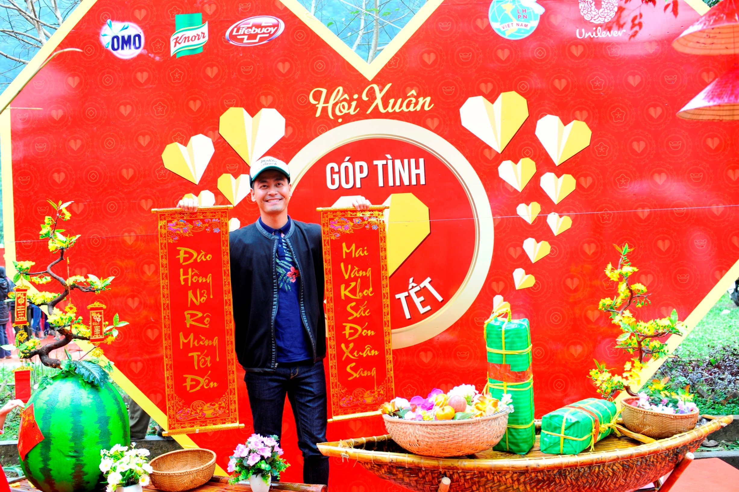 Phan Anh muon trao Tet cho ba con vung lu anh 7