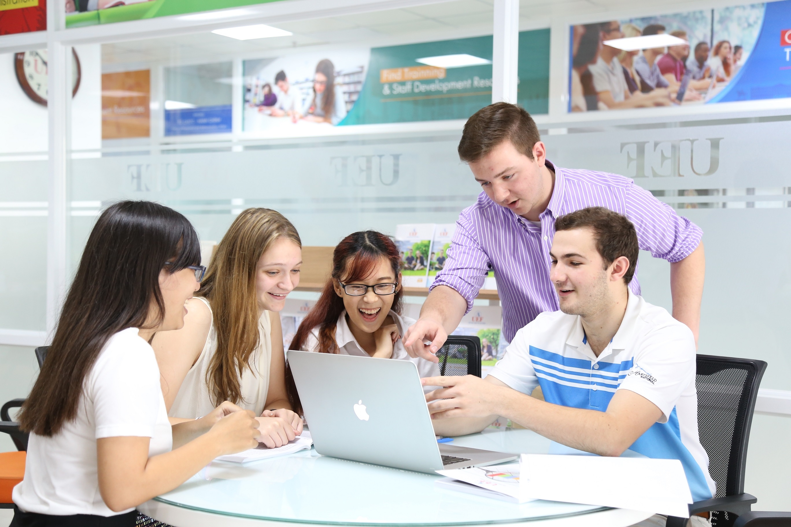 Dai hoc Kinh te Tai chinh TP.HCM,  UEF,  quan tri ki anh 1