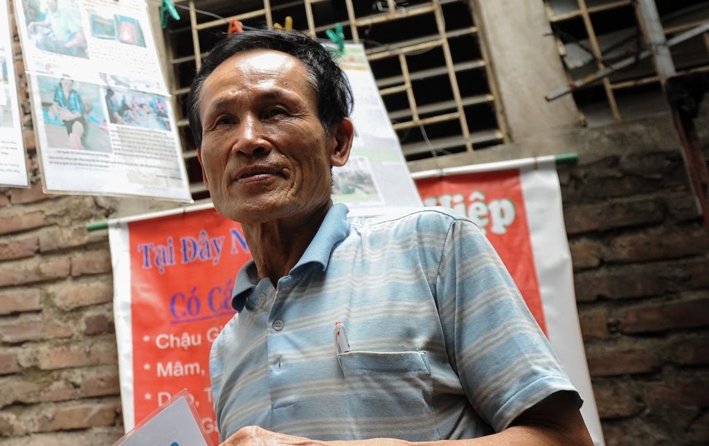 Chu nha tro gan 10 nam mang Tet sum vay den cho khach xa nha hinh anh