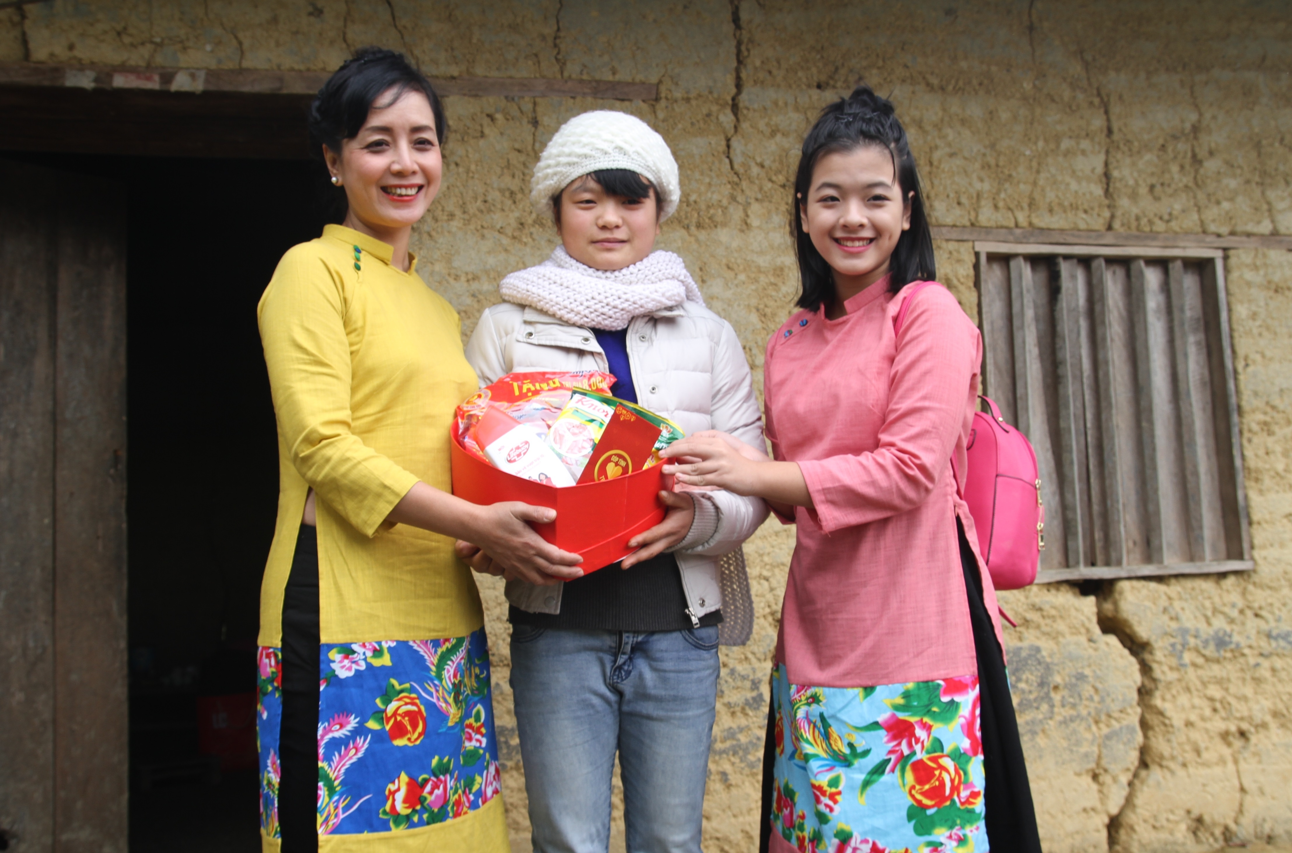 ​​Me con nghe si C​hieu Xuan​ don Tet som o Ha Giang hinh anh