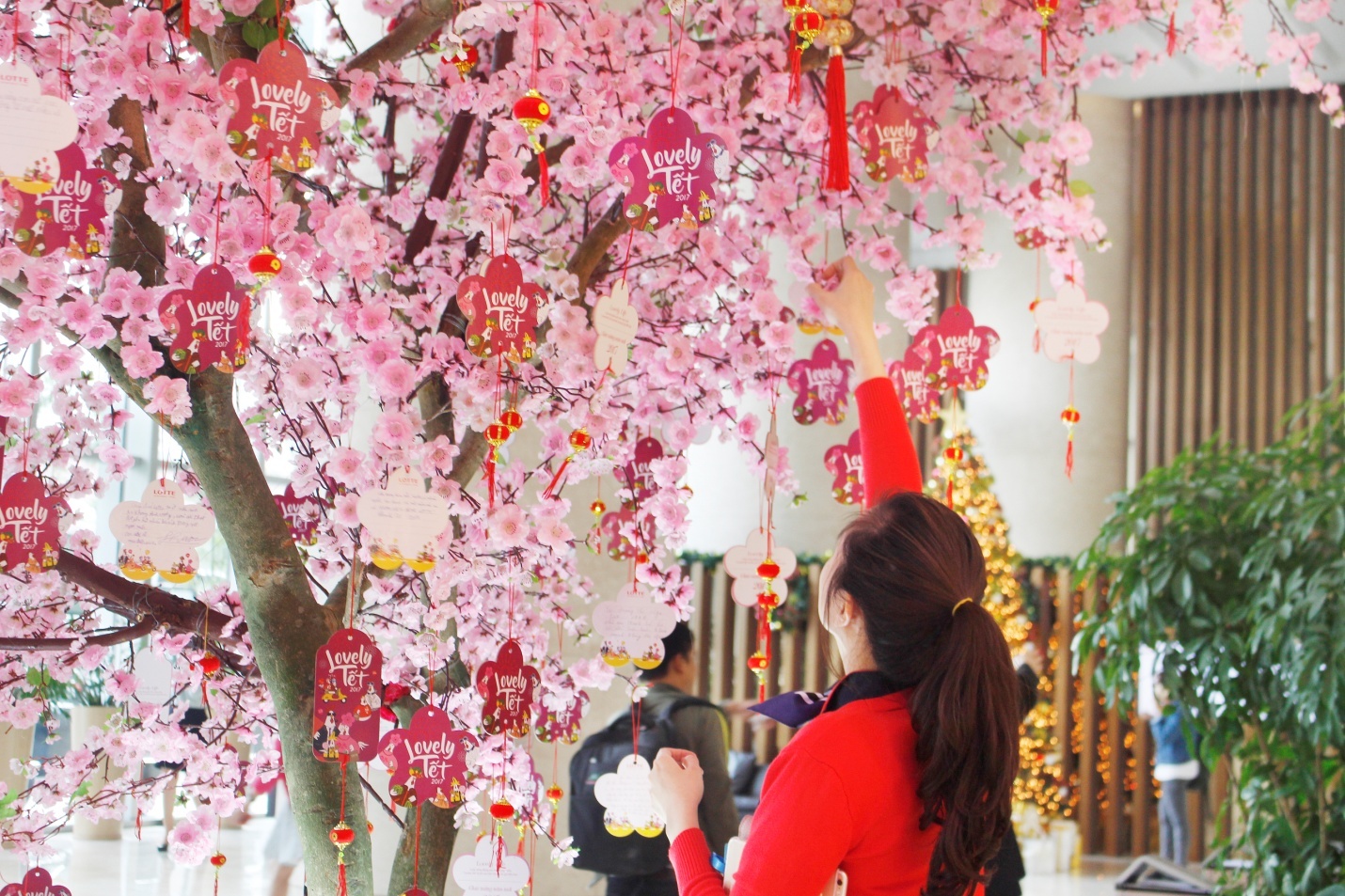 3 diem hut khach cua Lotte Department Store dip Tet am lich hinh anh