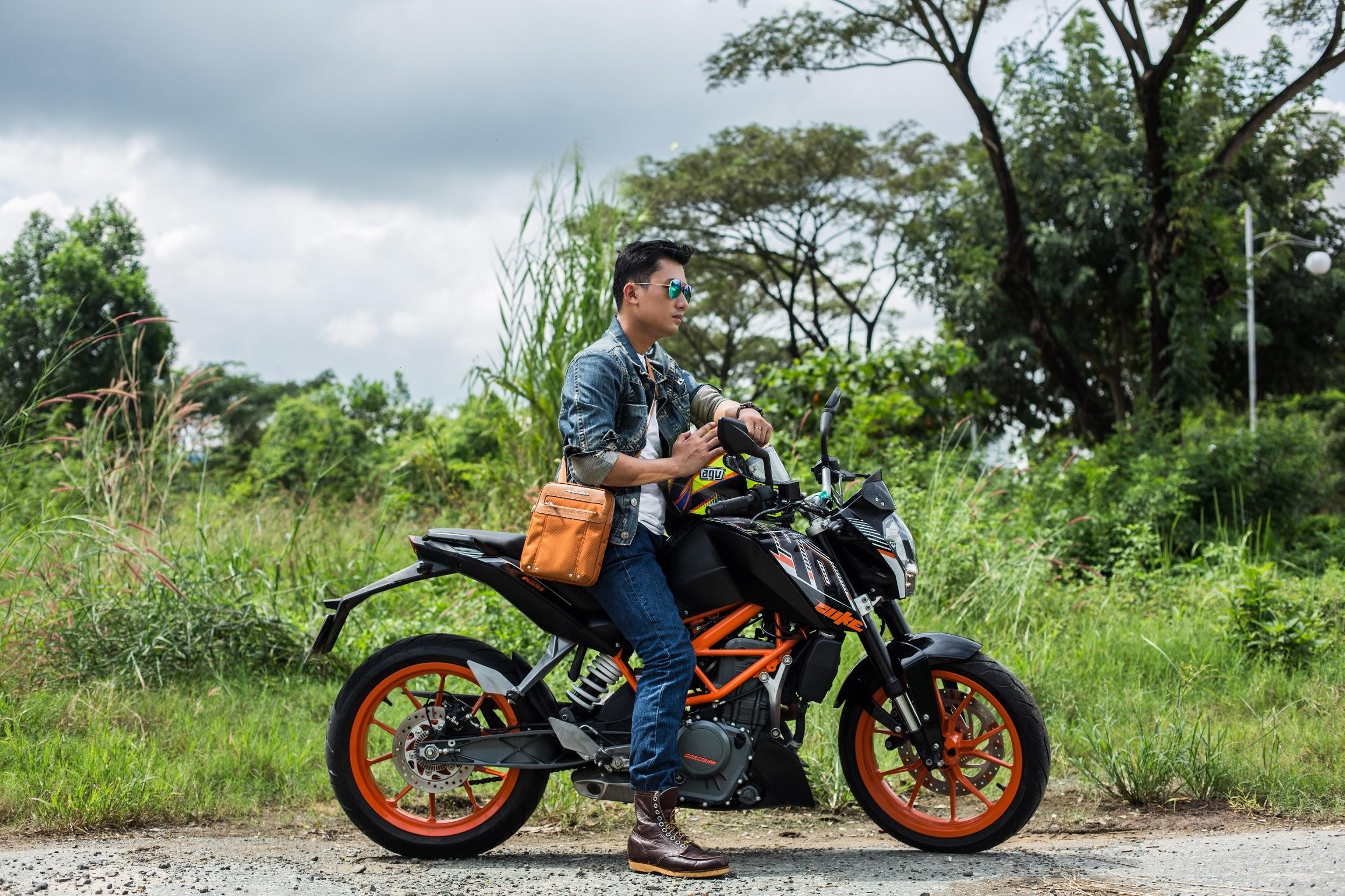 KTM 390 Duke va 1290 Super Adventure anh 1