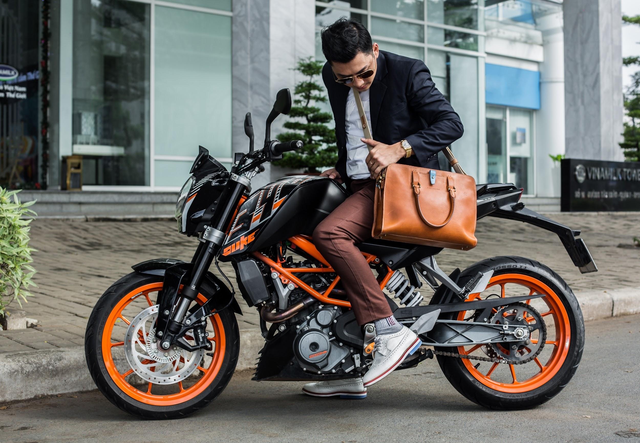 KTM 390 Duke va 1290 Super Adventure: Moto cho moi dia hinh hinh anh