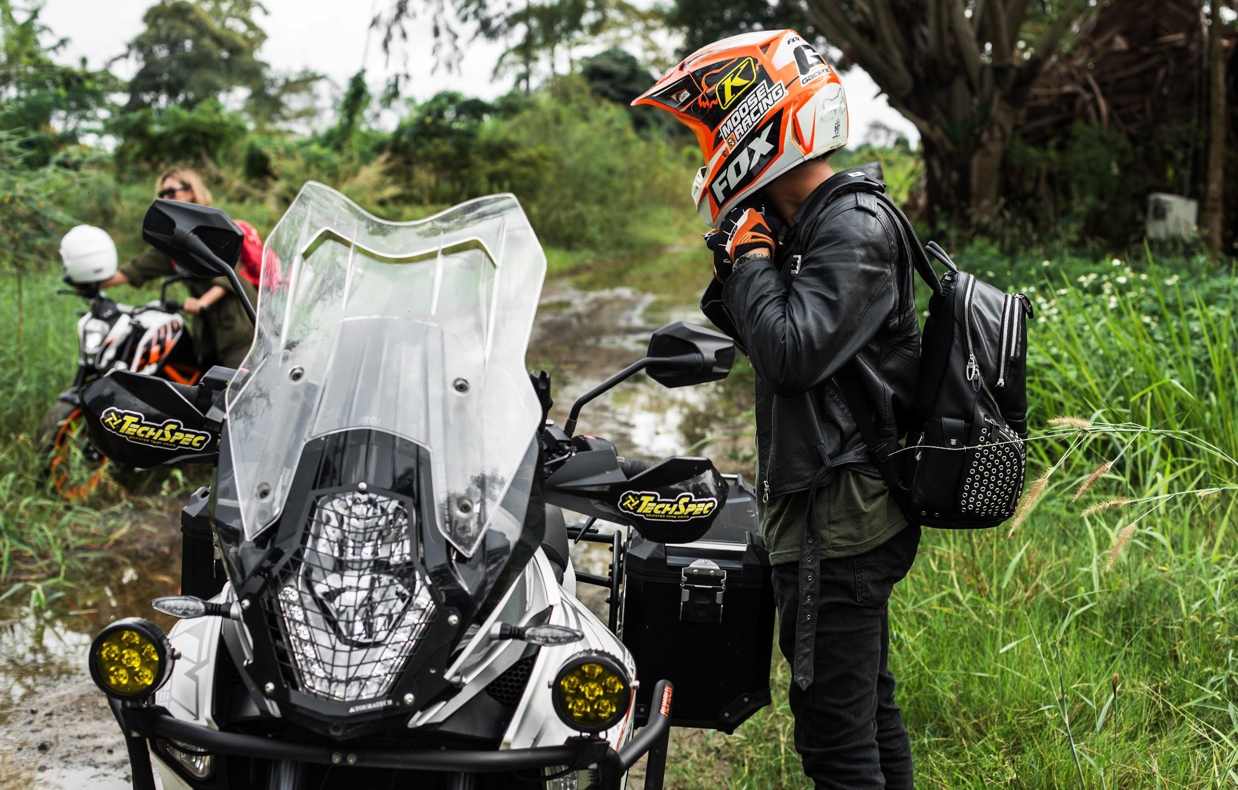 KTM 390 Duke va 1290 Super Adventure anh 7