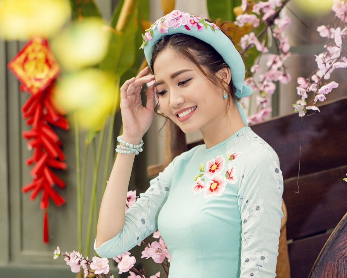 Chuon chuon ot ra mat BST ao dai cach tan 'Mua hoa no' hinh anh