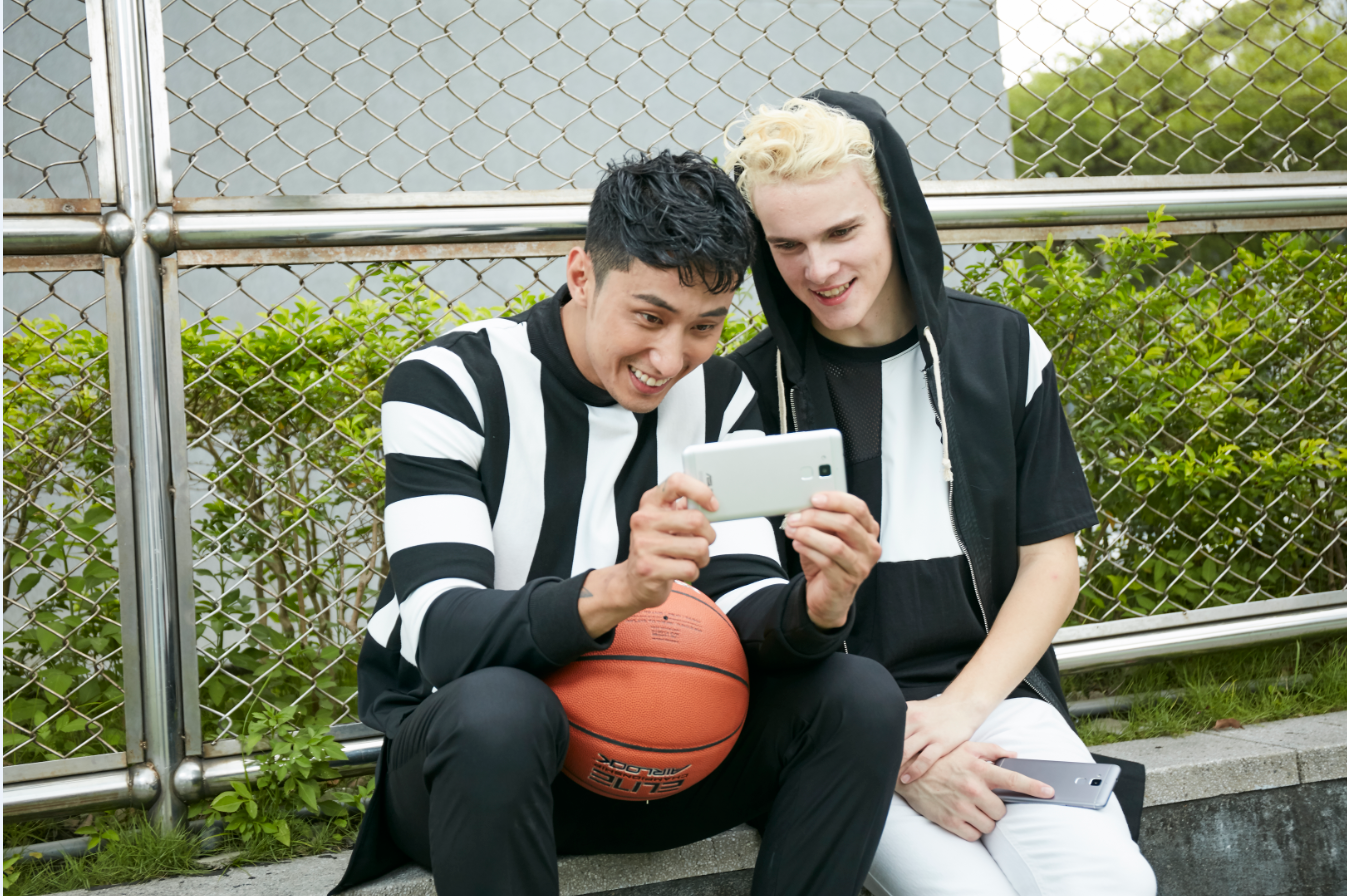 4 nhom nguoi dung nen chon smartphone pin trau hinh anh