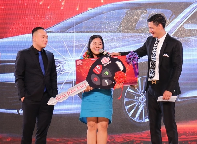 Dia oc Kim Phat mo dai tiec xuan 2017 tri an khach hang hinh anh