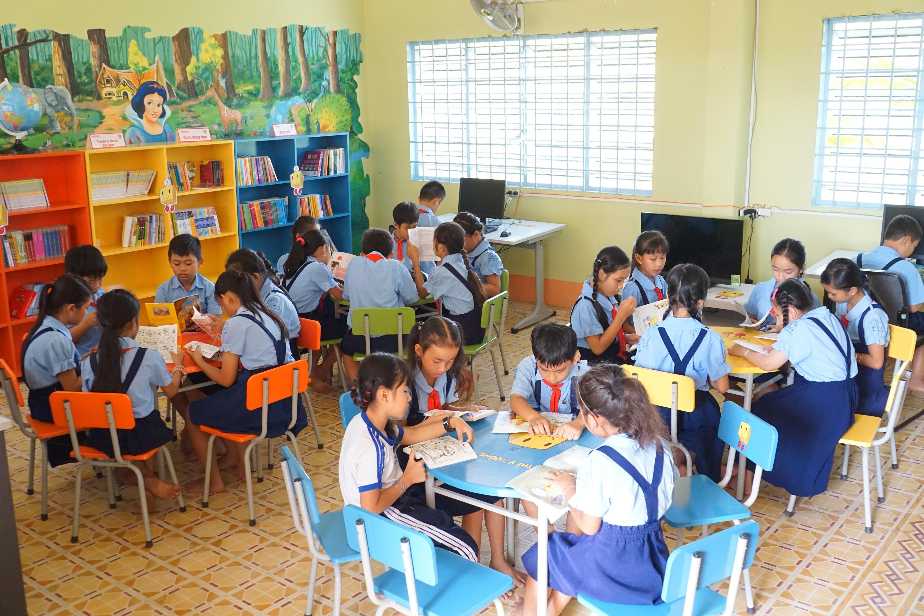 mở thêm 12 thư viện cho các trường học khó khăn ảnh 2 mo them 12 thu vien cho cac truong hoc kho khan anh 2