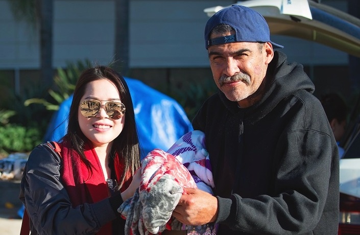 Hoa hau Jasmine Le lam tu thien ngay sau khi dang quang hinh anh