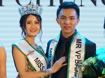 Cap doi tai sac ngan hang noi bat voi cach ung xu thong minh hinh anh