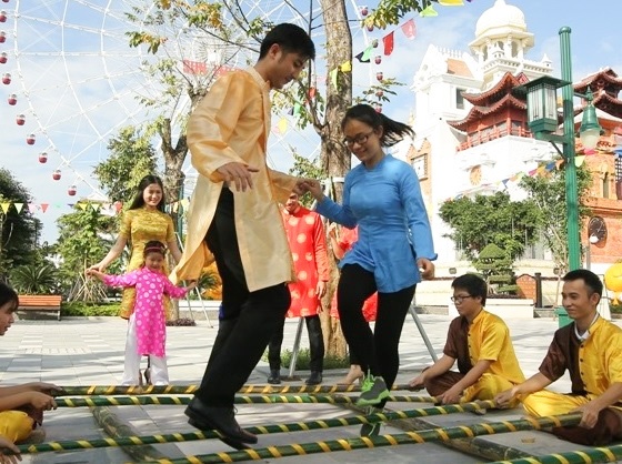 Trai nghiem Tet xua 'dung dieu' trong khong gian A Dong hinh anh