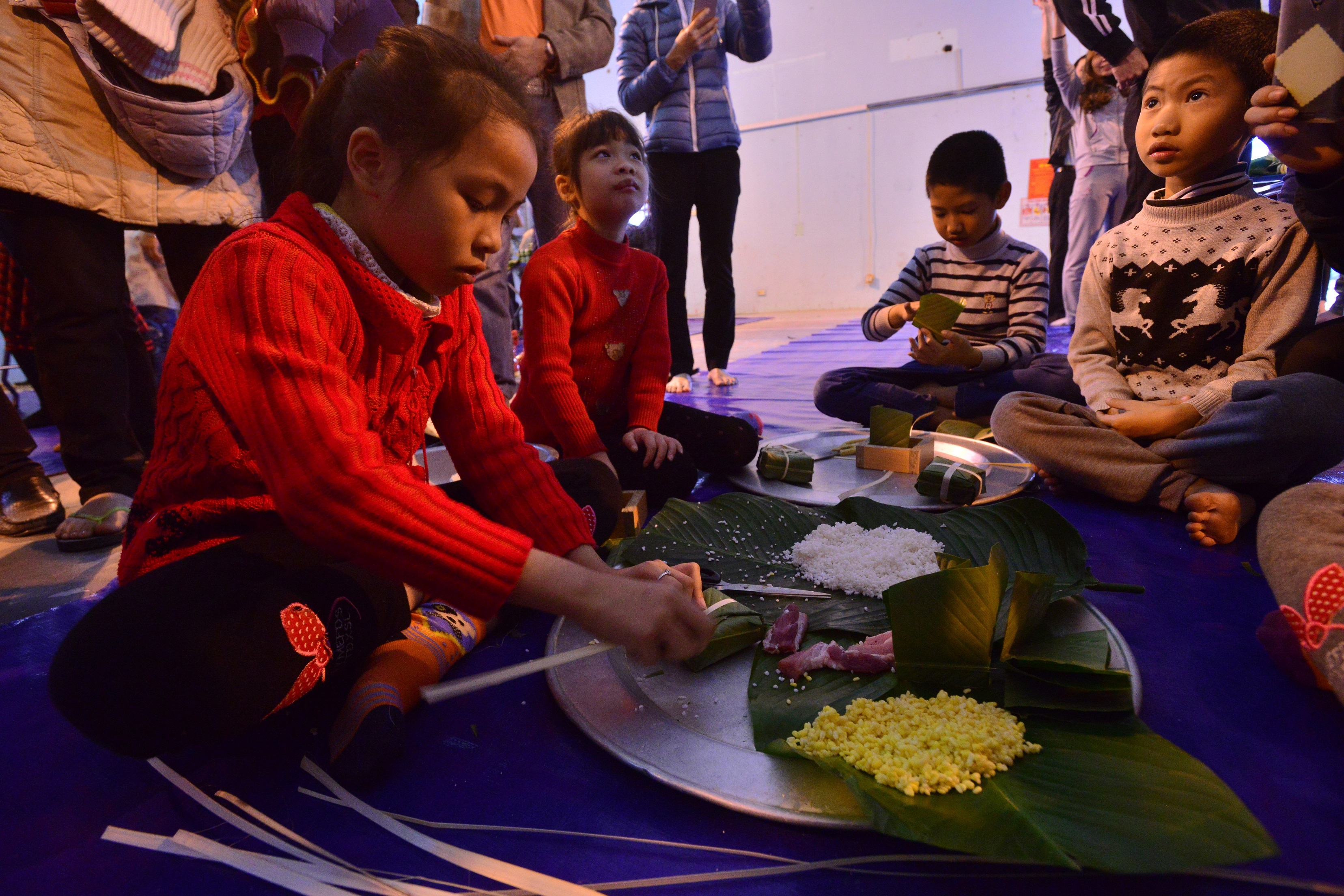 Xuan Hoa,  banh chung Tet anh 3