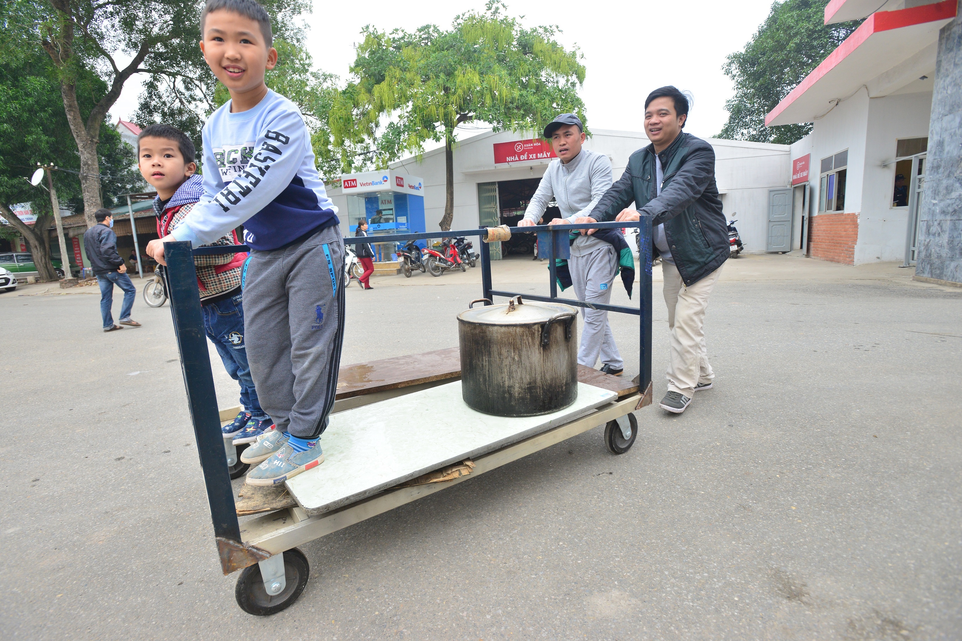Xuan Hoa,  banh chung Tet anh 4