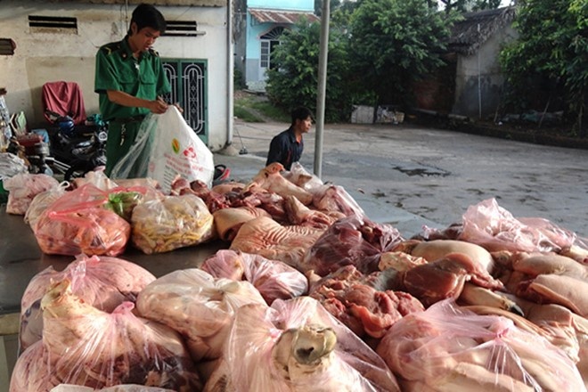 cá chết, thực phẩm bẩn được đưa vào Lộc Táo Quân ảnh 4 ca chet, thuc pham ban duoc dua vao Loc Tao Quan anh 4