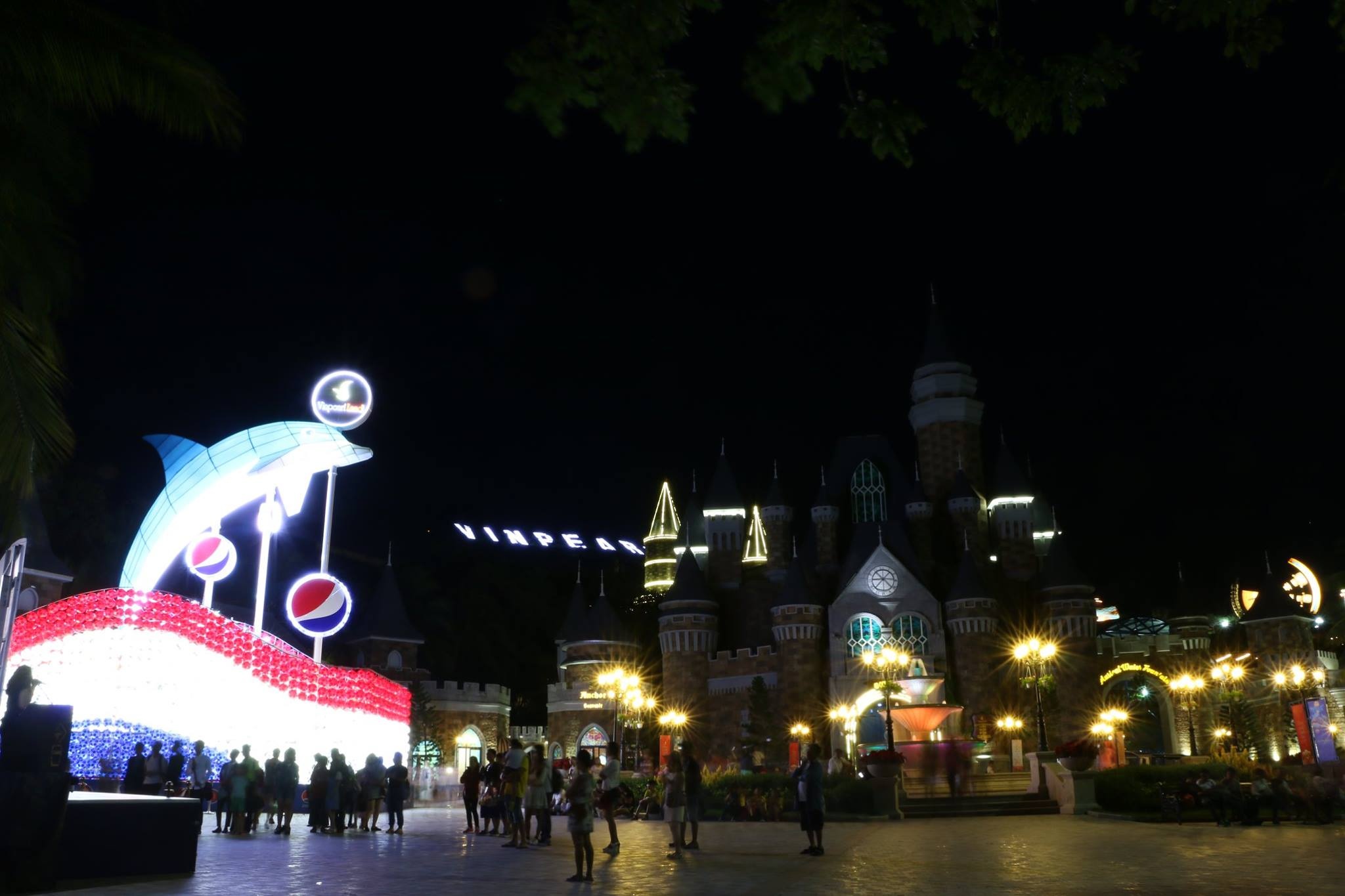 Vinpearl Land Nha Trang, đèn lồng cá heo ảnh 1 Vinpearl Land Nha Trang, den long ca heo anh 1