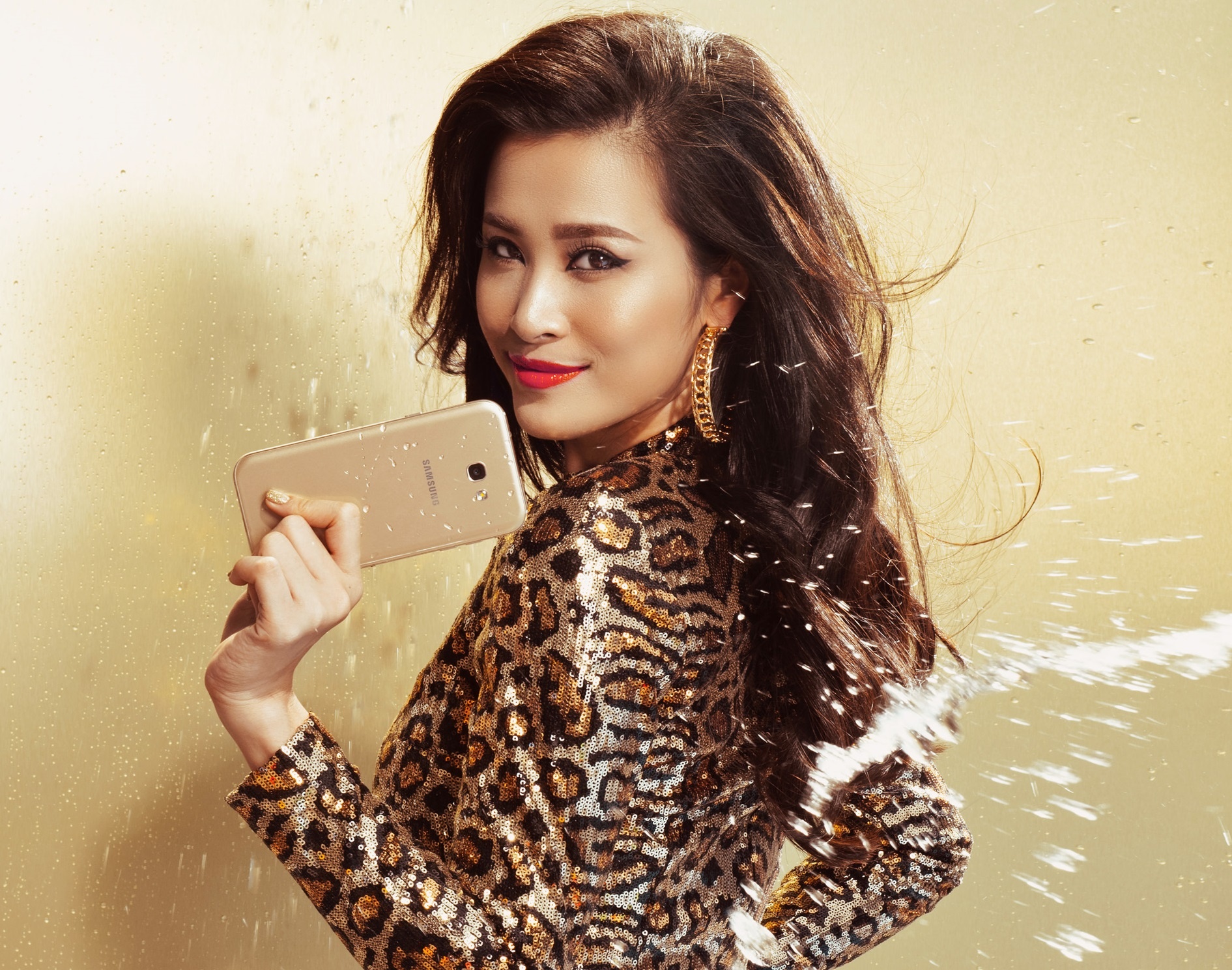 Dat truoc Galaxy A 2017, nhan loa 2 trieu dong tu FPT Shop hinh anh