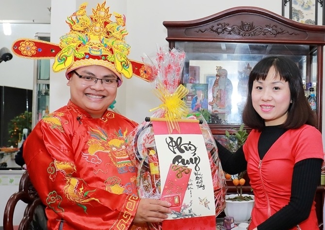 Nguoi dan bat ngo khi duoc Than Tai go cua tang vang hinh anh