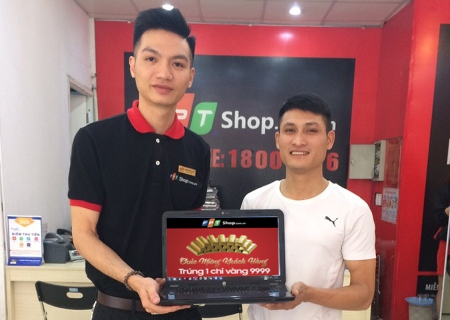 Gap go khach hang trung vang 9999 khi mua sam tai FPT Shop hinh anh