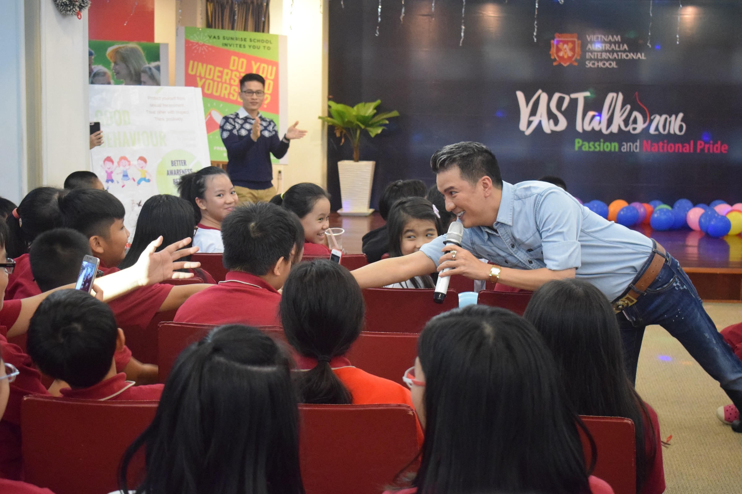 Dam Vinh Hung tham gia du an cong dong cung hoc sinh hinh anh