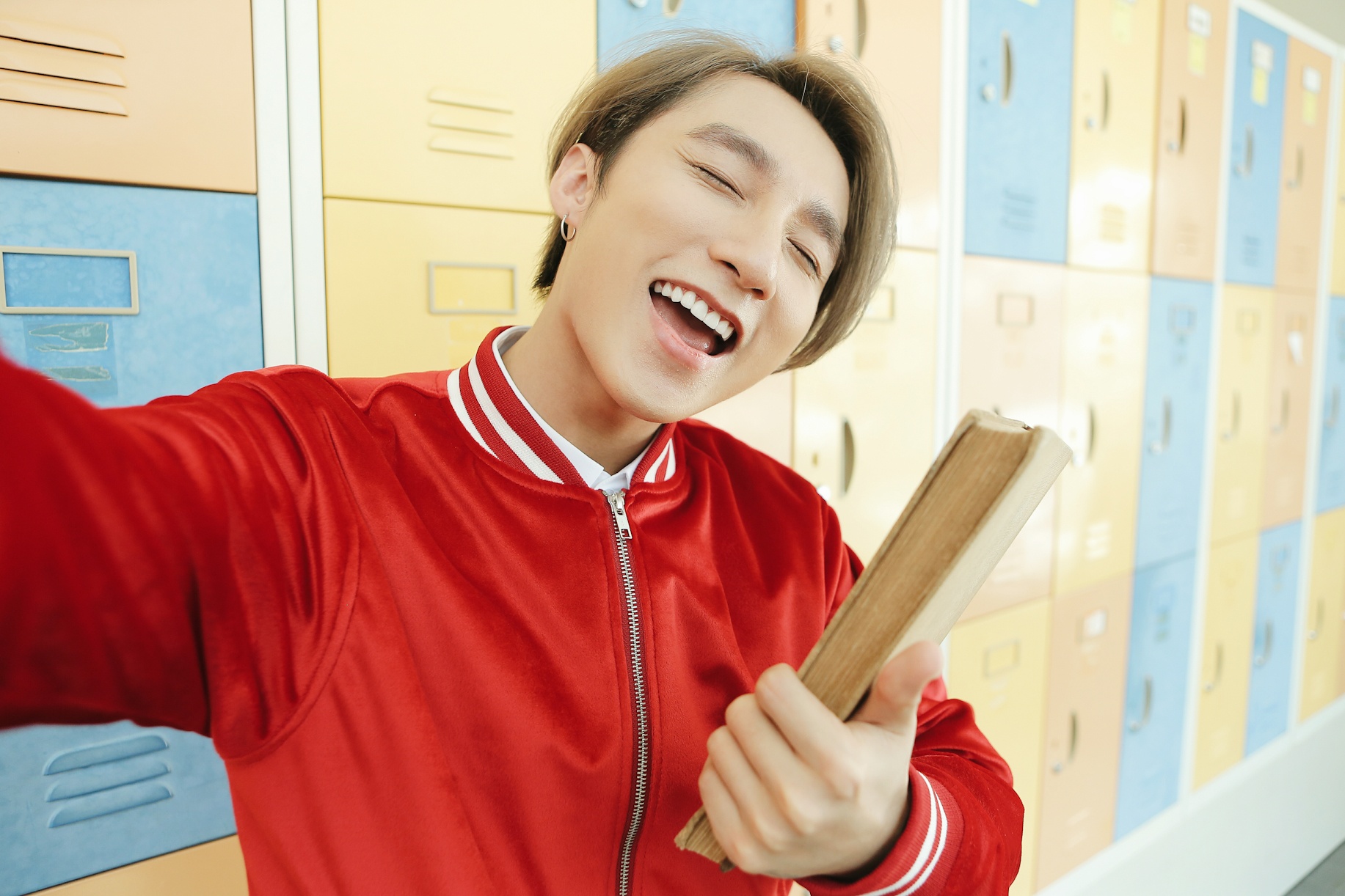 Son Tung M-TP nhi nho selfie cung Suni Ha Linh anh 9