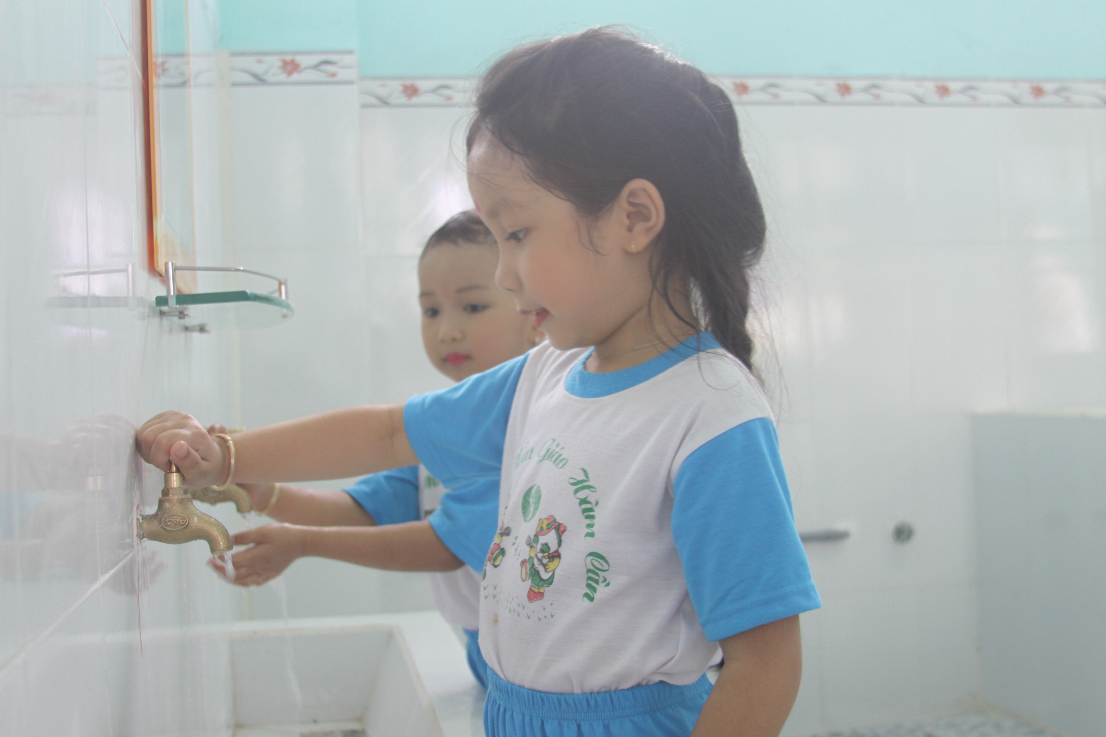 khanh thanh ngoi truong Den Dom Dom thu 20 anh 8