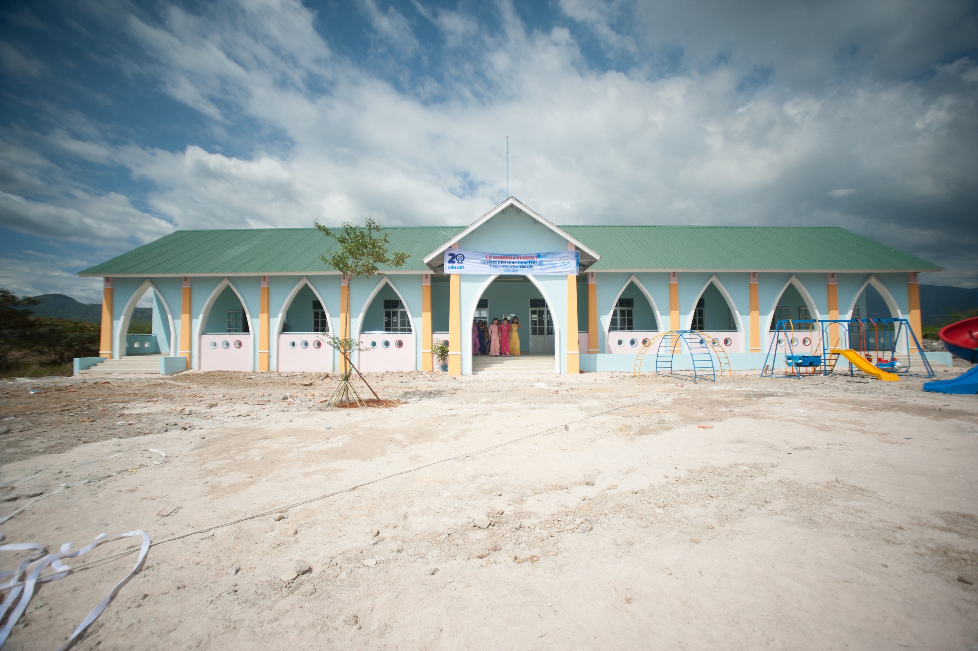 khanh thanh ngoi truong Den Dom Dom thu 20 anh 2