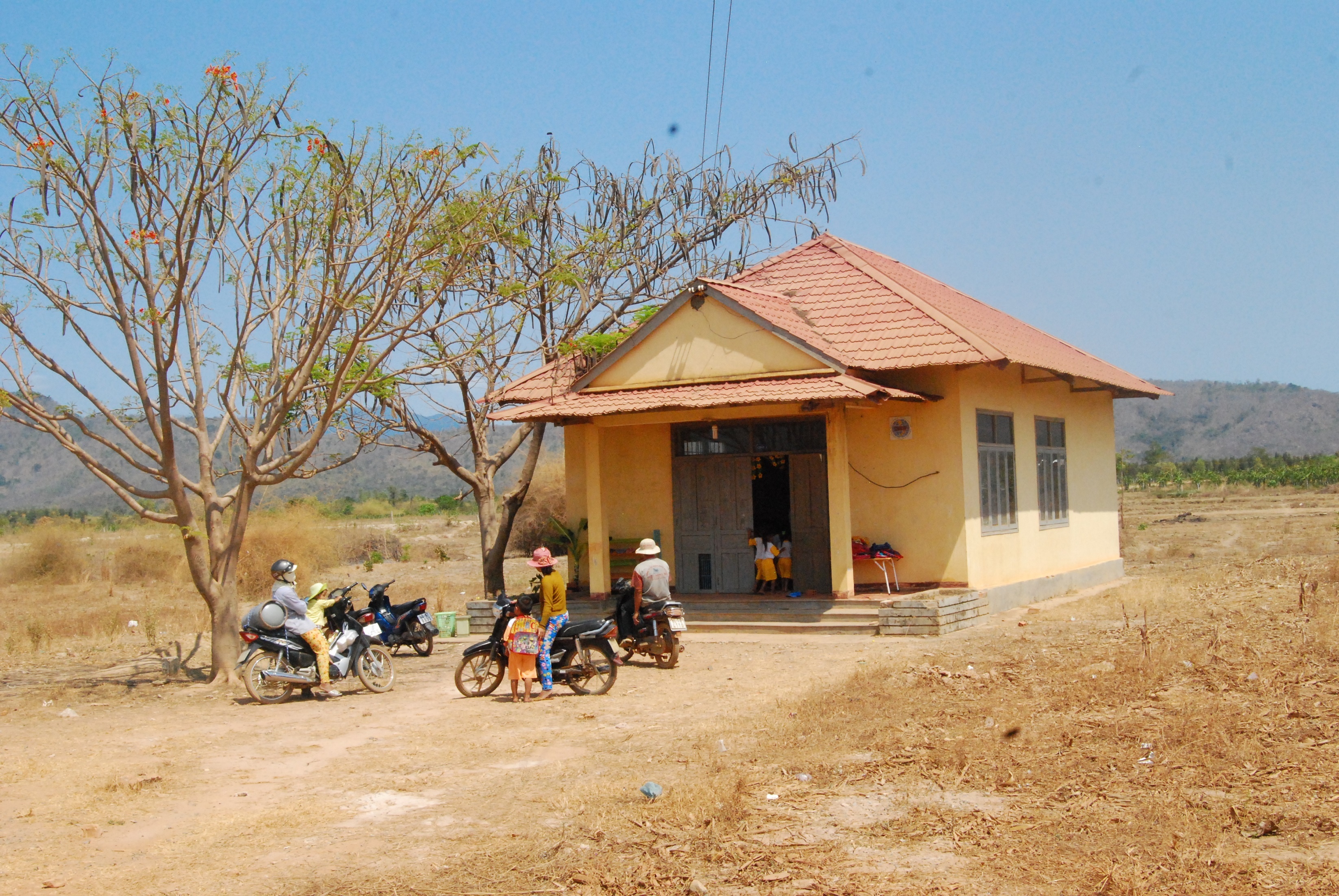 khanh thanh ngoi truong Den Dom Dom thu 20 anh 1