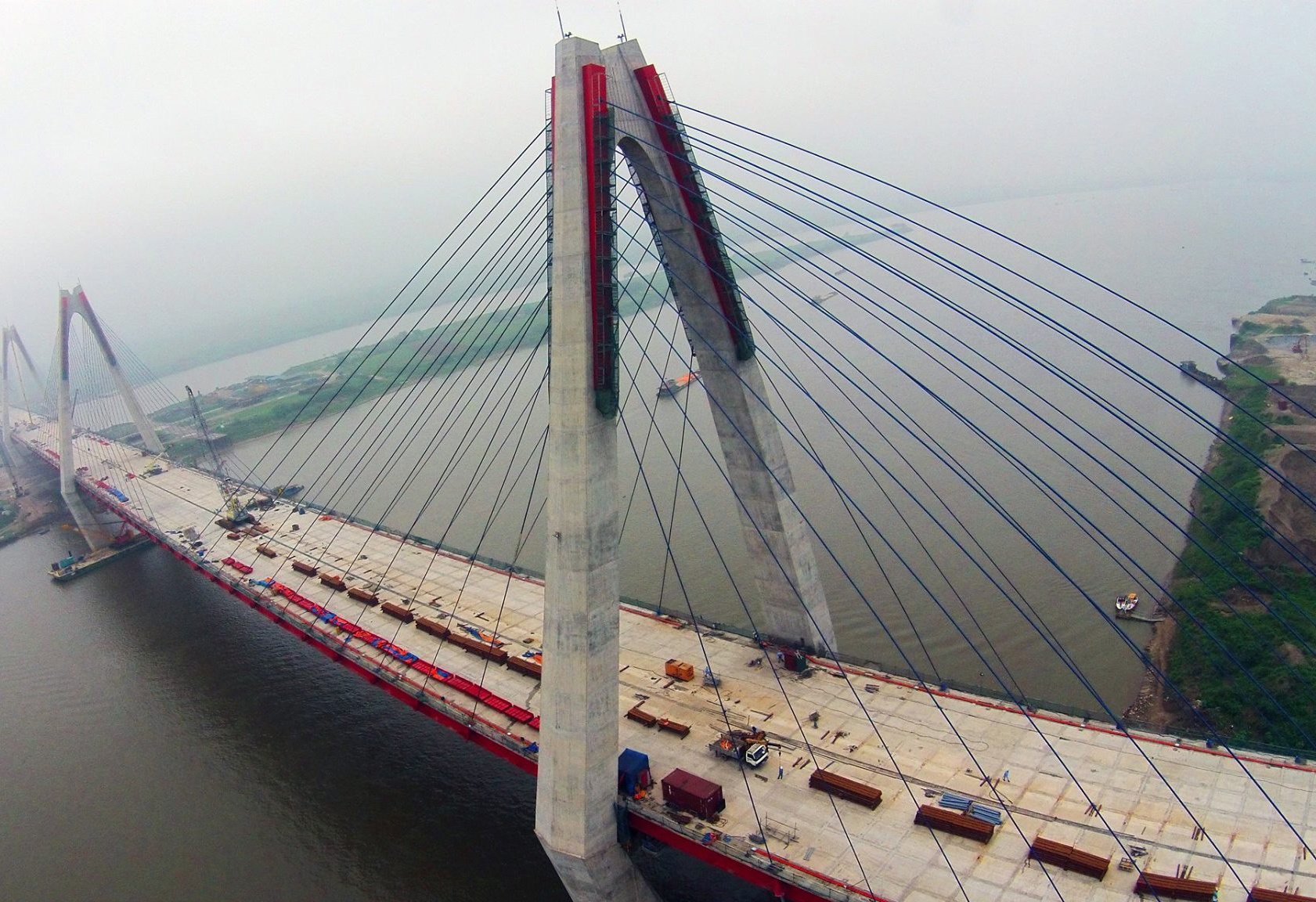 Sun Group tai tro he thong chieu sang cau Nhat Tan hinh anh