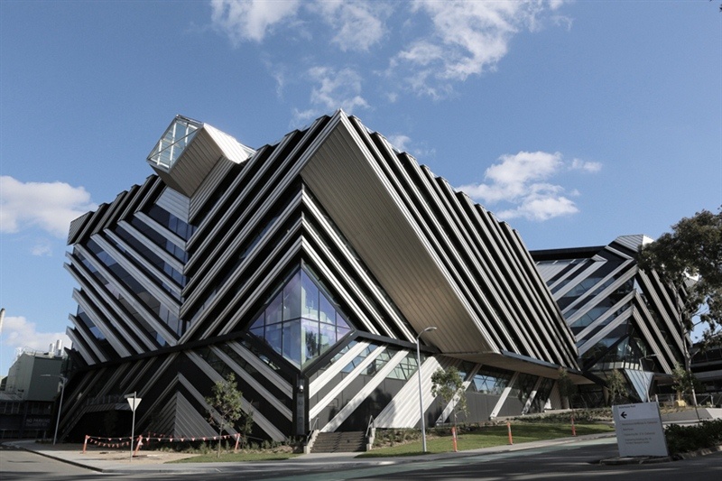 Monash - Dai hoc Australia dung dau ve ky thuat va cong nghe hinh anh