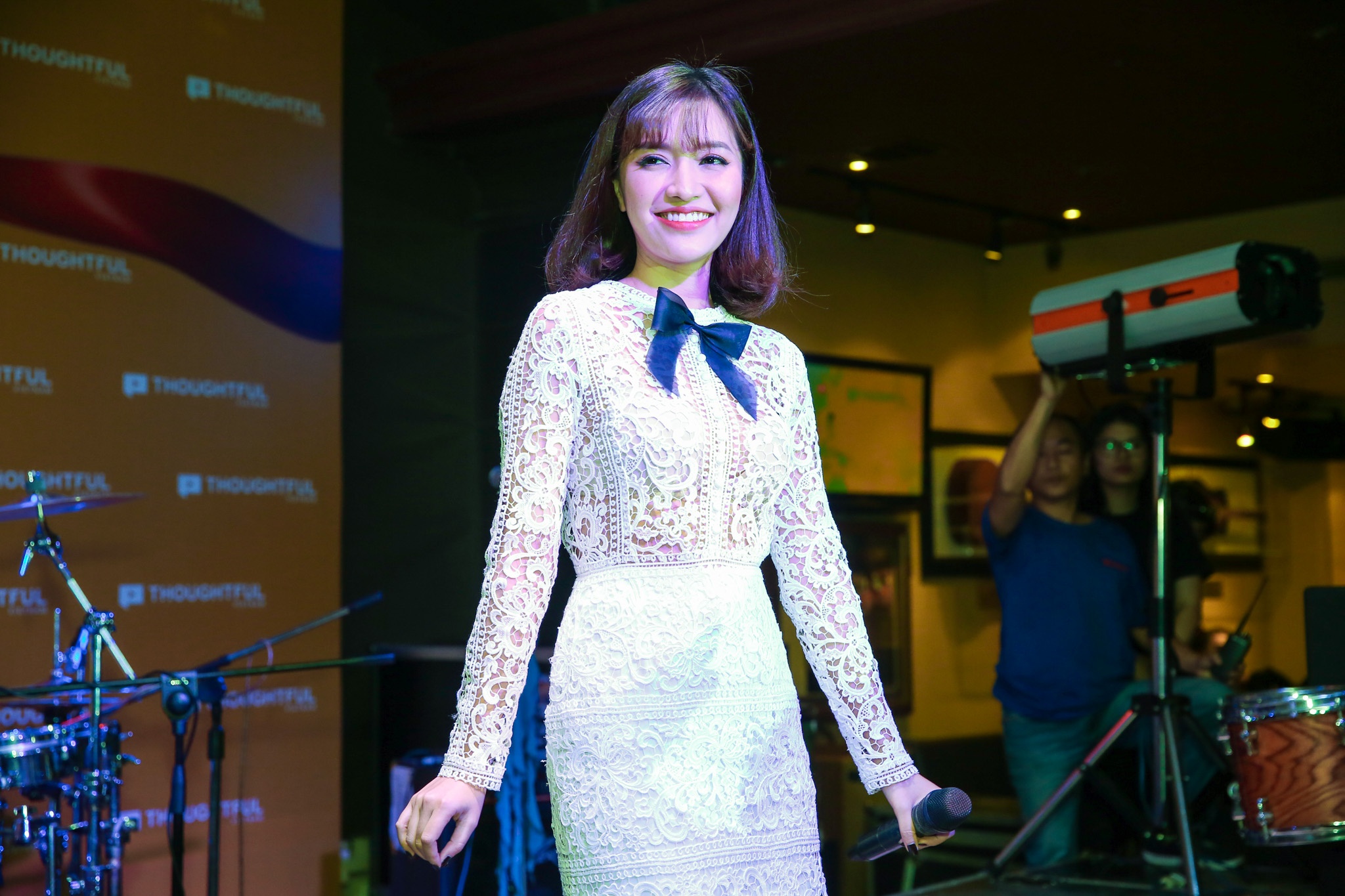 Thoughtful Viet Nam anh 1